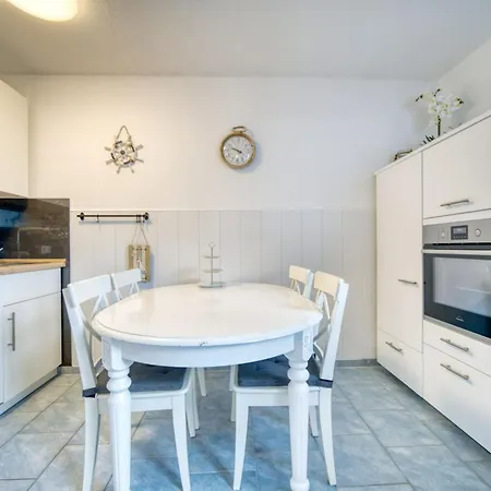 - Haus H, App 0h0406